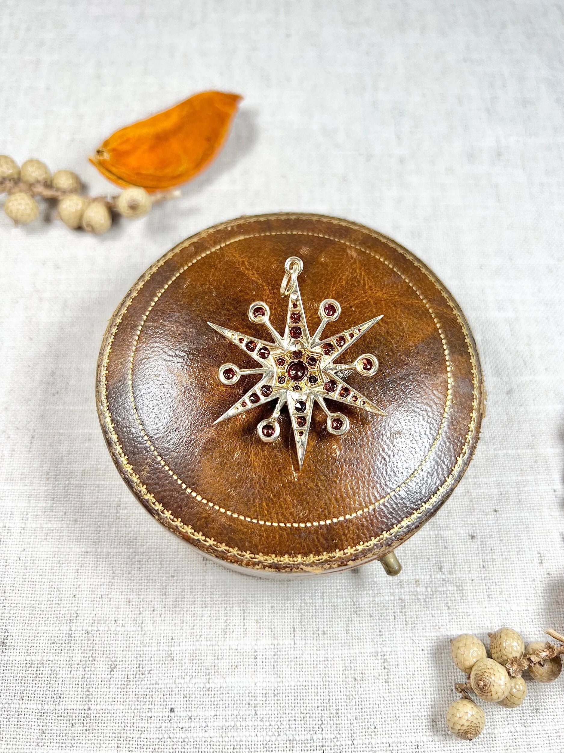 Vintage 9ct Gold Stamped, 1960s Garnet Starburst Pendant