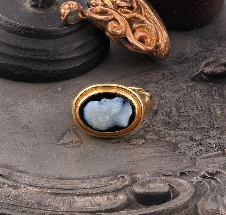 Antique Georgian Socrate Agate Cameo Ring in 18ct Gold