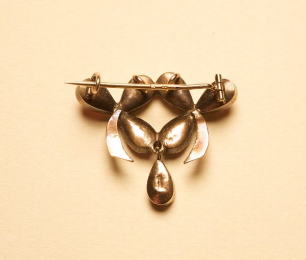 Art Nouveau Garnet and 18ct Yellow Gold Clover Brooch
