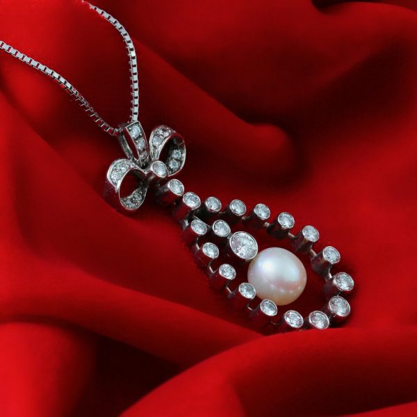 Vintage 1950s Freshwater Pearl and Diamond Pendant Necklace, 1.50 carats