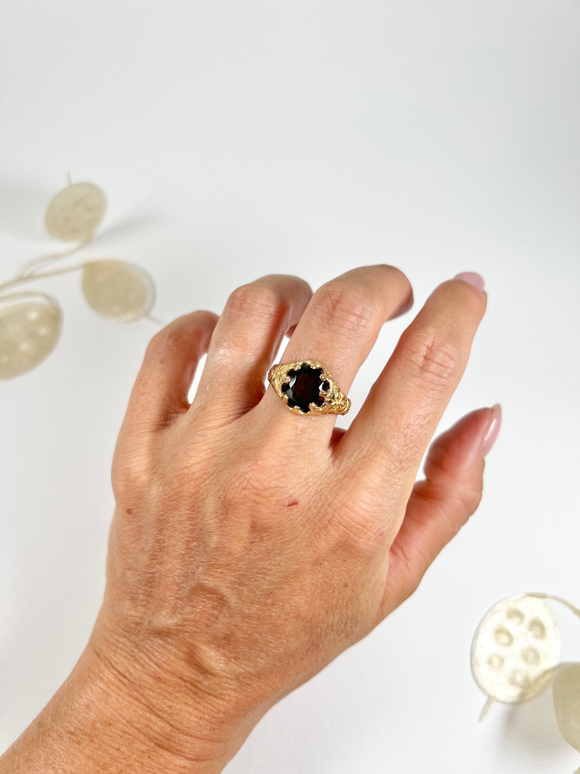 Antique 15ct Yellow Gold Stamped, Fancy Victorian Faceted Oval Garnet Ring, Hallmarked Birmingham 1890