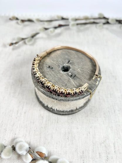 Antique Edwardian 14 Carat Gold Faceted Garnet Bangle Bracelet, Circa 1900