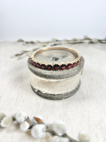 Antique Edwardian 14 Carat Gold Faceted Garnet Bangle Bracelet, Circa 1900