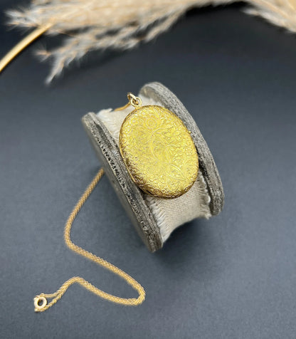 Victorian 18 Carat Yellow Gold Floral Engraved Oval Shaped Locket, Circa 1880