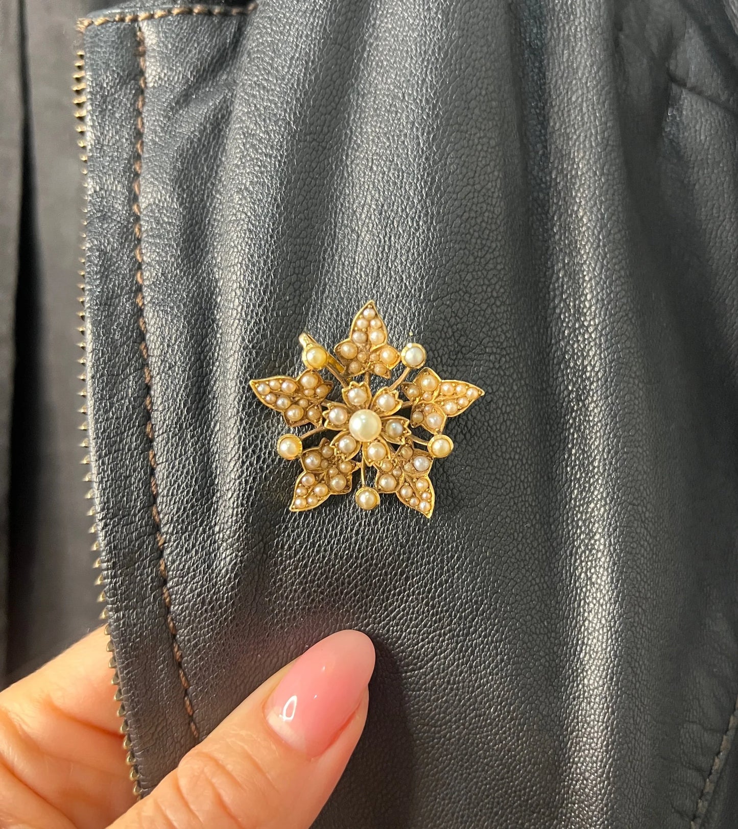 Antique 15 ct Gold, Edwardian Natural Seed Pearl Flower Pendant/Brooch