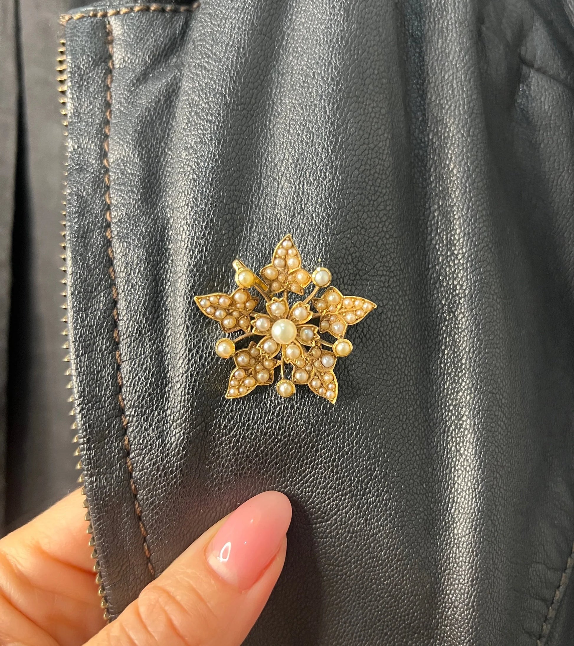 Antique 15 ct Gold, Edwardian Natural Seed Pearl Flower Pendant/Brooch