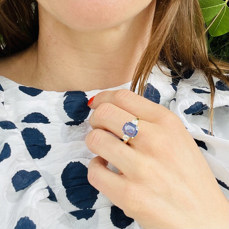 Vintage 2.50ct Sapphire and Rose Cut Diamond Trilogy Ring