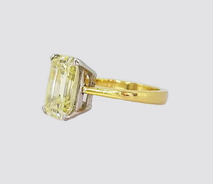 4.00ct Emerald Cut Diamond Solitaire Engagement Ring, in 18ct gold. 