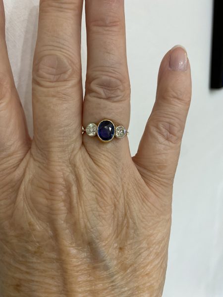 Sapphire and Diamond Three Stone Ring in 18ct Yellow Gold, 1.26 carats