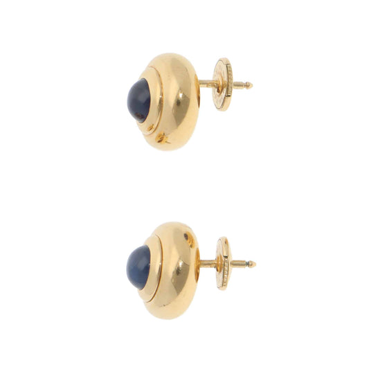 Sapphire stud earrings in yellow gold.