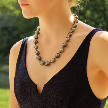 Tahitian Pearl Necklace With Diamond Clasp