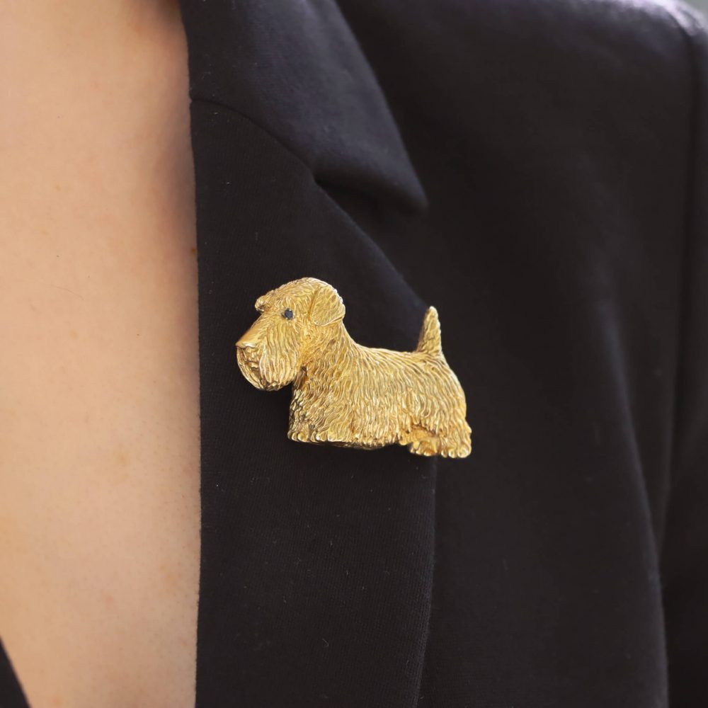 Yellow Gold Scottish Terrier Dog Brooch with Sapphire Eyes