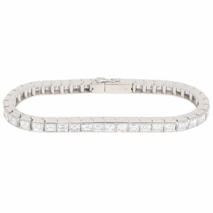 Diamond tennis bracelet in white gold.