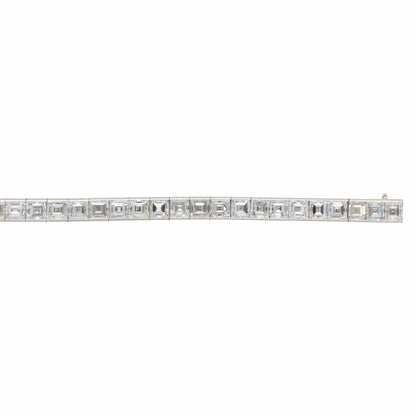 Diamond tennis bracelet in white gold.