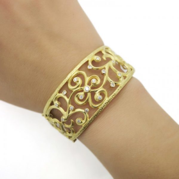 Vintage 18ct Yellow Gold Openwork Swirl Bangle Bracelet with 0.40cts Diamonds