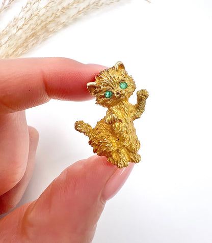 Vintage 14 Carat Yellow Gold Cat Brooch with Emerald Eyes, Circa 1960