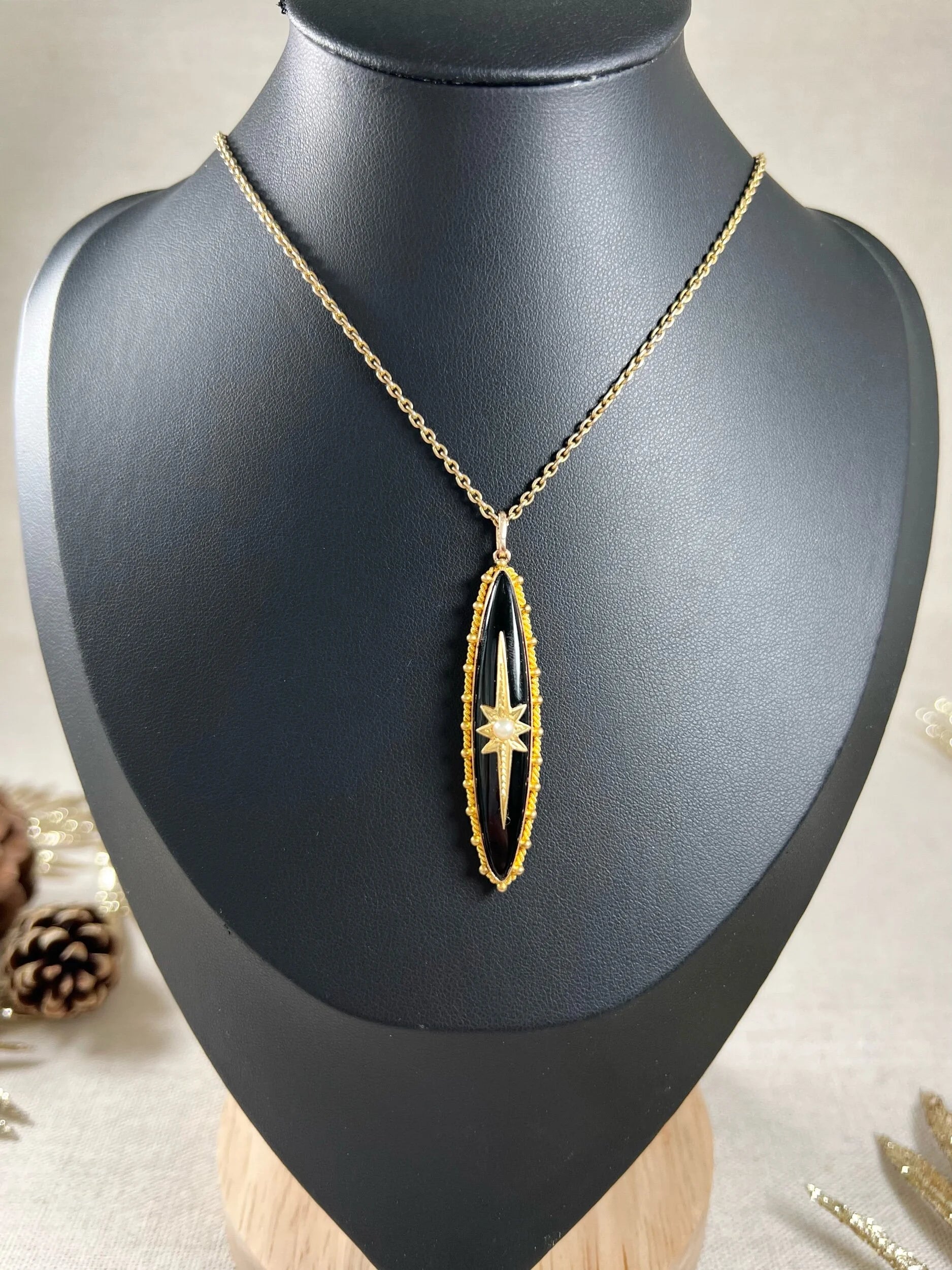 Victorian 15 Carat Yellow Gold Long Onyx Starburst Locket Pendant, Circa 1890
