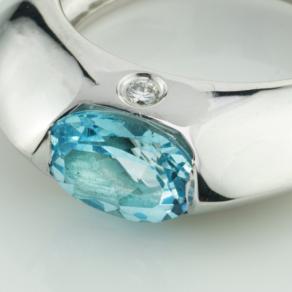 Vintage Piaget 1ct Oval Blue Topaz Ring in 18ct White Gold Ring with Diamond Accent, with original Piaget box