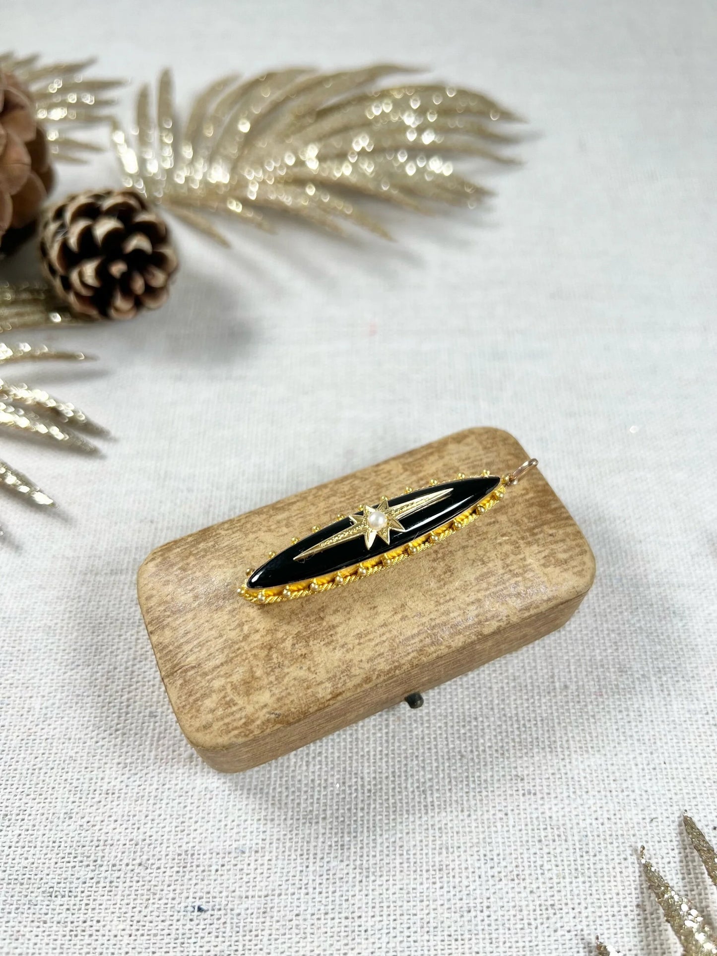 Victorian 15 Carat Yellow Gold Long Onyx Starburst Locket Pendant, Circa 1890