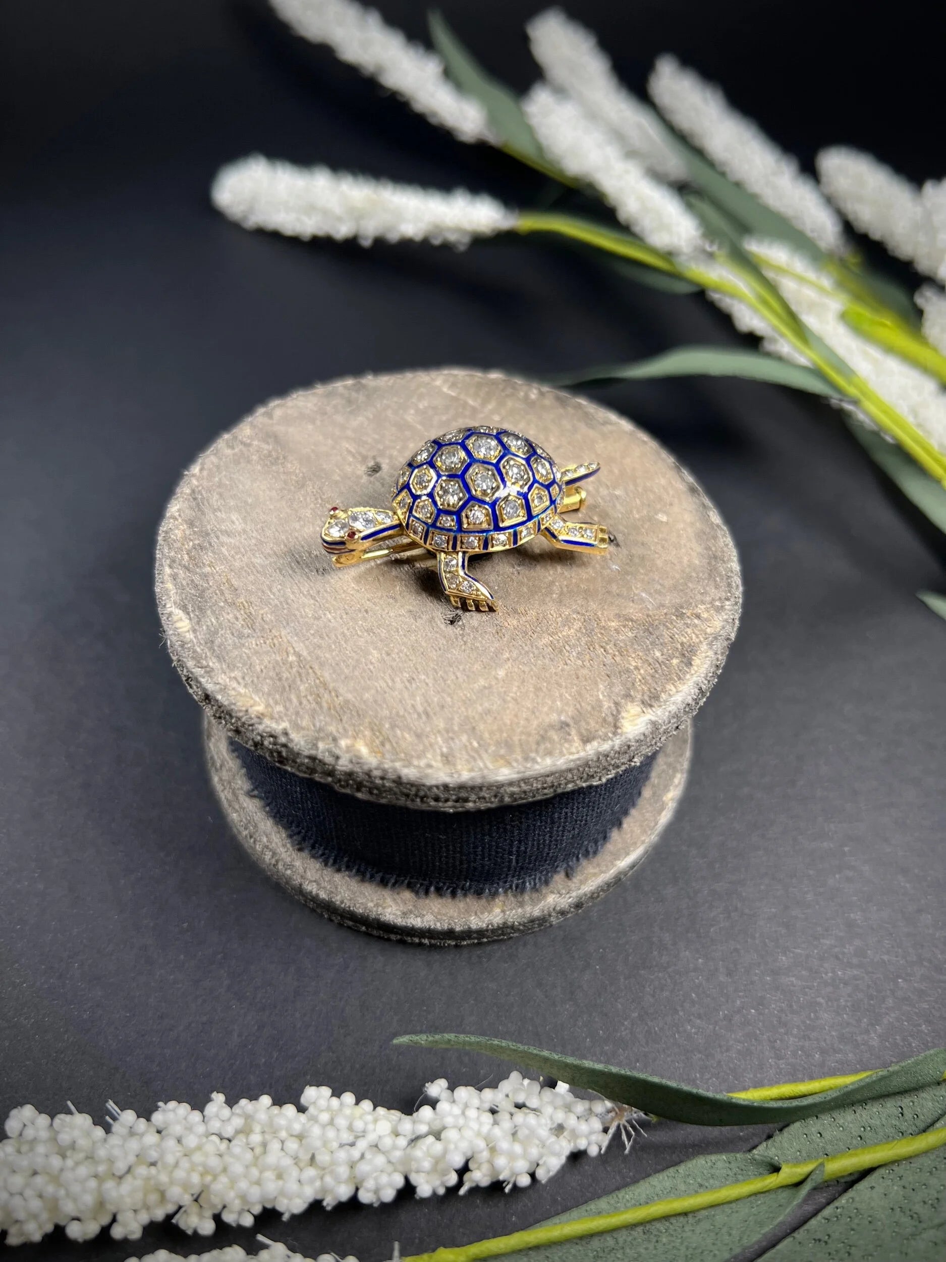Art Deco 18 Carat Yellow Gold, Blue Enamel and Diamond Tortoise Brooch, 2.00 Carats