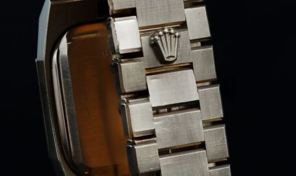 Vintage Rolex Cellini 18ct Yellow Gold 27mm Manual Watch, champagne dial, Roman numerals at 3 6 9 and 12, Rolex 18ct gold bracelet strap, Circa 1990’s