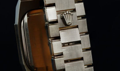 Vintage Rolex Cellini 18ct Yellow Gold 27mm Manual Watch, champagne dial, Roman numerals at 3 6 9 and 12, Rolex 18ct gold bracelet strap, Circa 1990’s