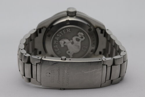 Omega Seamaster Planet Ocean 600M Automatic Stainless Steel Watch, ref 22015100, from 2009, black dial, date indicator, luminescent hands and hour markers, uni-directional rotating bezel, helium release valve, screw-down crown, sapphire crystal, steel bracelet strap