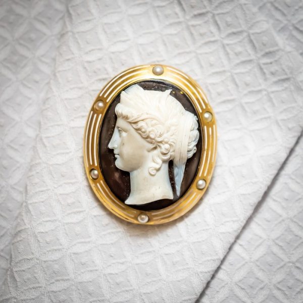 Antique Hera Cameo Sardonyx Natural Pearl and Gold Brooch