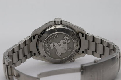 Omega Seamaster Planet Ocean 600M Automatic Stainless Steel Watch, ref 22015100, from 2009, black dial, date indicator, luminescent hands and hour markers, uni-directional rotating bezel, helium release valve, screw-down crown, sapphire crystal, steel bracelet strap