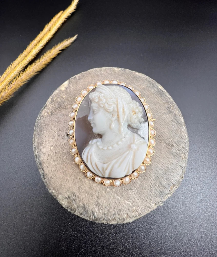 Antique Cameo Brooch In 18 Carat Yellow Gold