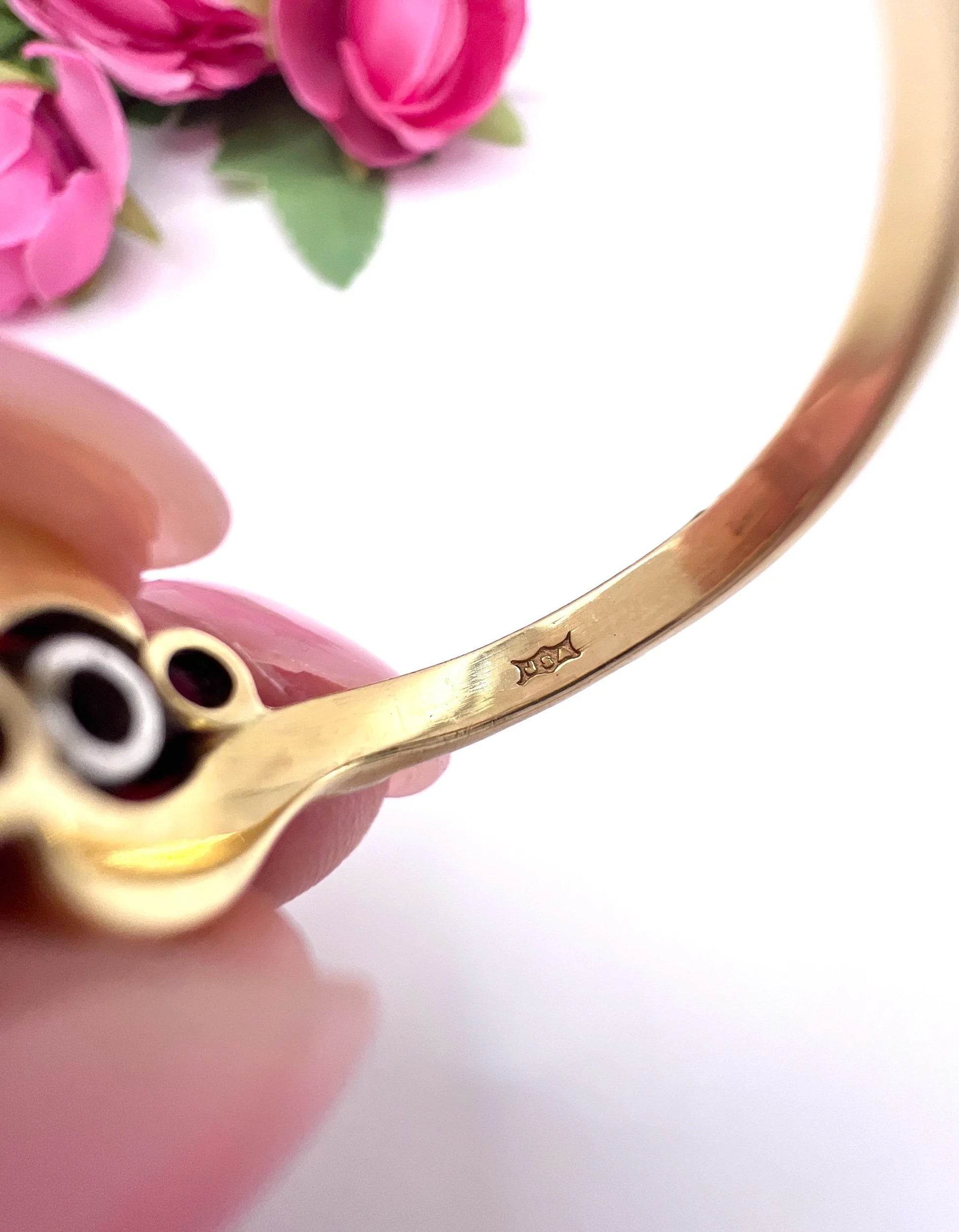 Stamp inside a yellow gold ring shank