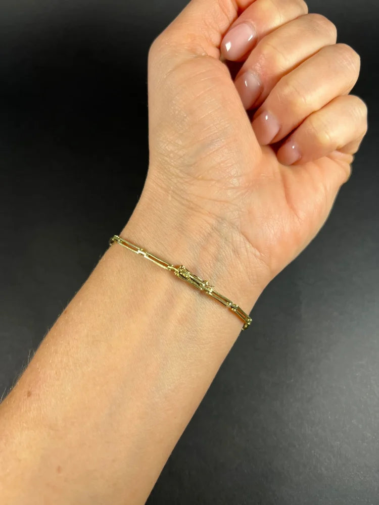 Antique Link Bracelet In 18 Carat Yellow Gold And Platinum With Diamonds And Sapphires