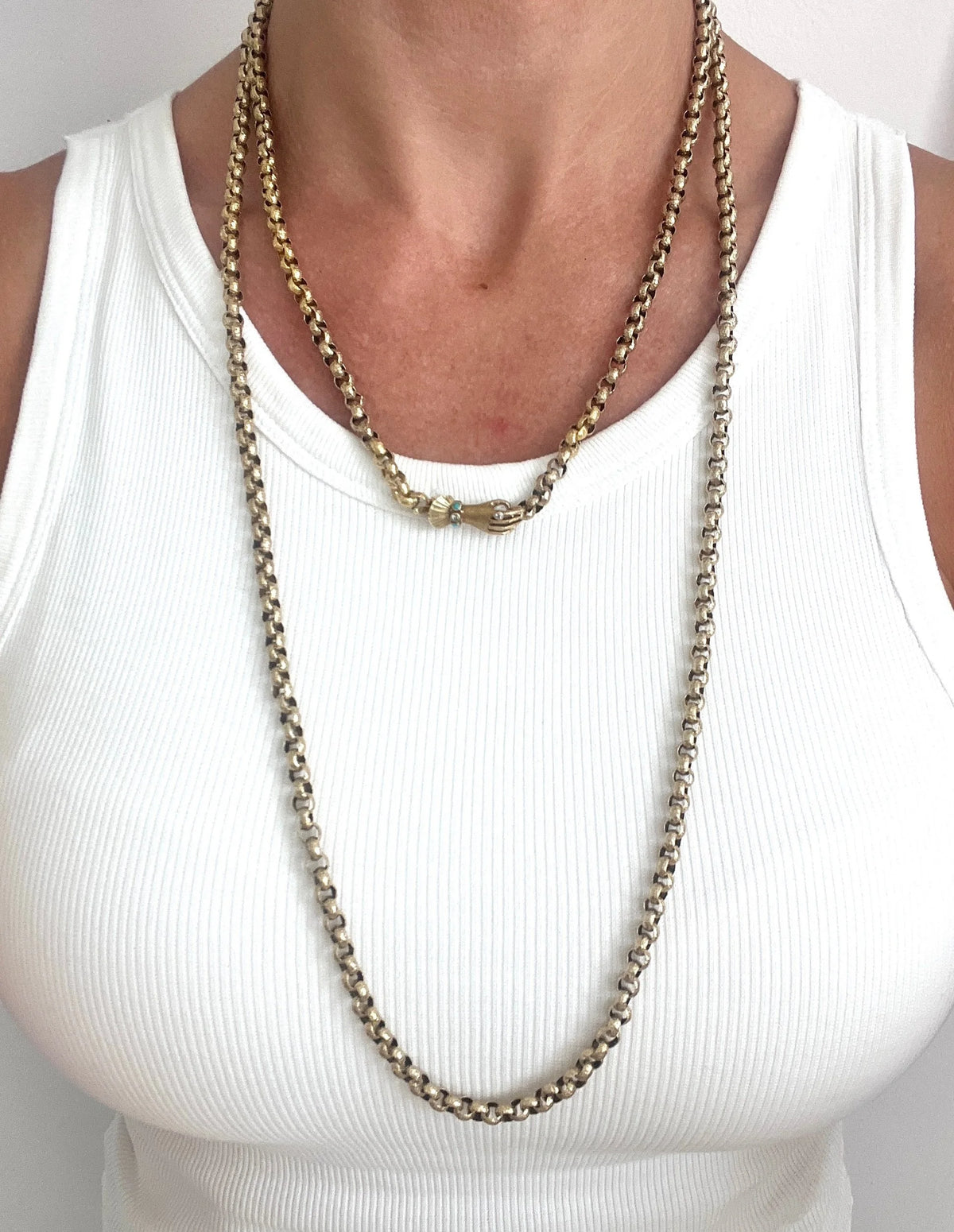 Georgian 15 Carat Gold Long Guard Necklace with Hand Clasp, Circa 1800