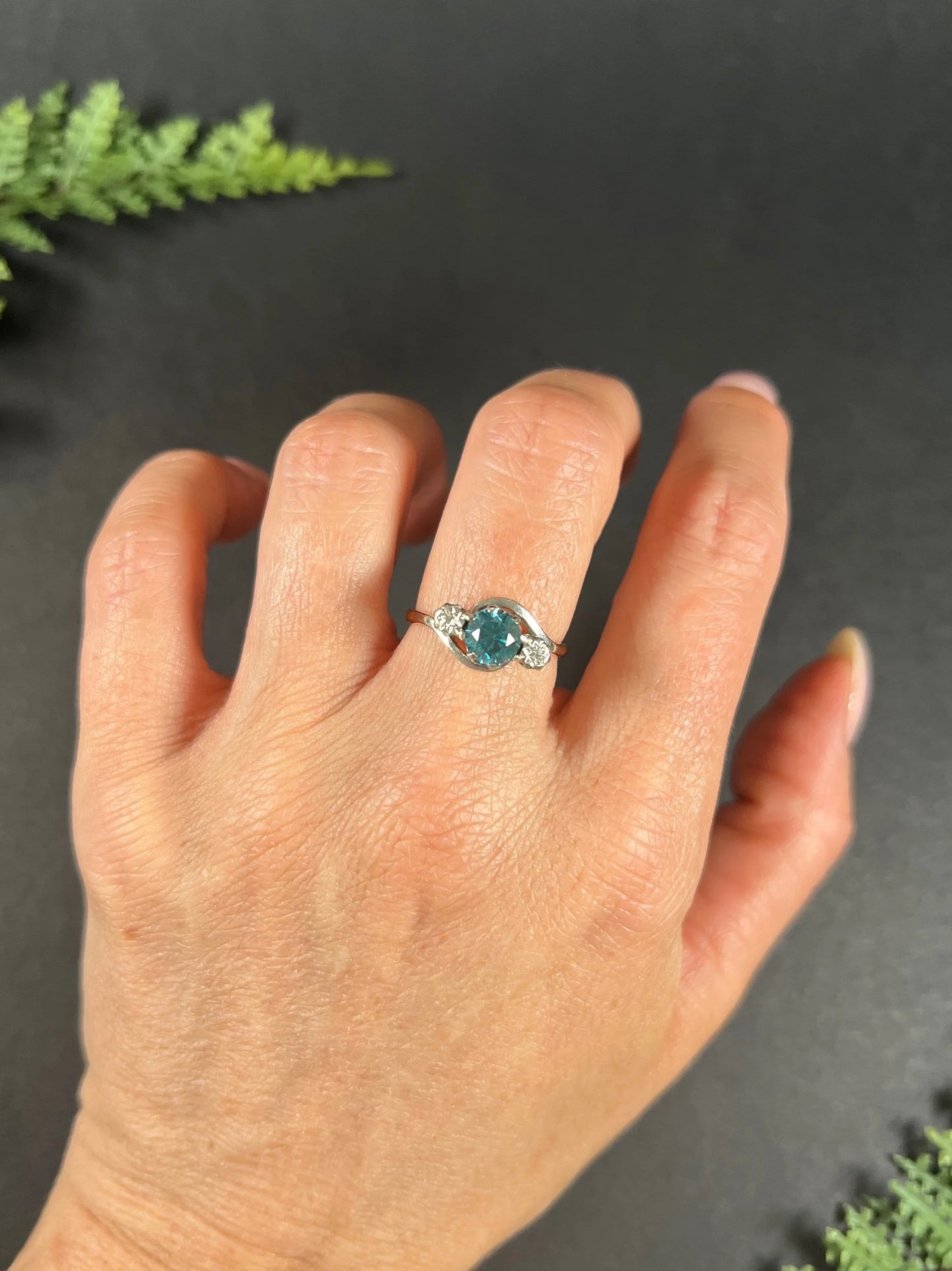 Vintage 18ct Yellow Gold & Platinum, 1980s Three Stone Zircon Diamond Cossover Trilogy Ring