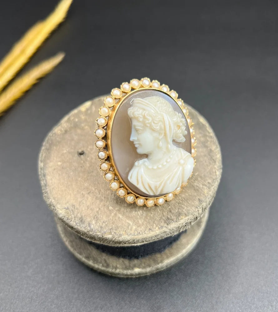 Antique Cameo Brooch In 18 Carat Yellow Gold
