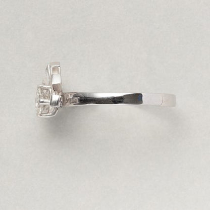 Contemporary French Diamond Sunburst Cluster Ring