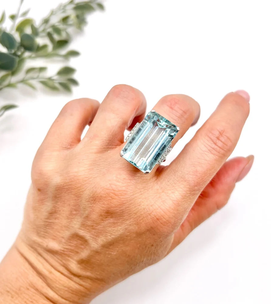 Vintage 25.66ct Aquamarine and Diamond Cocktail Ring