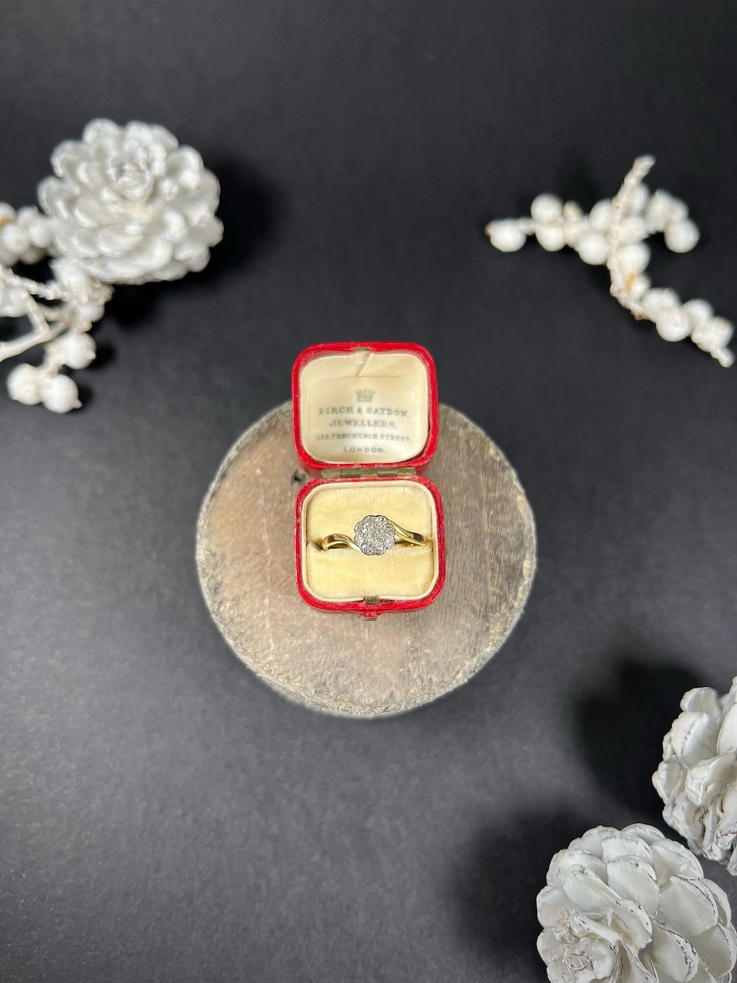 Antique 18ct Gold & Platinum Stamped, Edwardian Diamond Daisy Ring