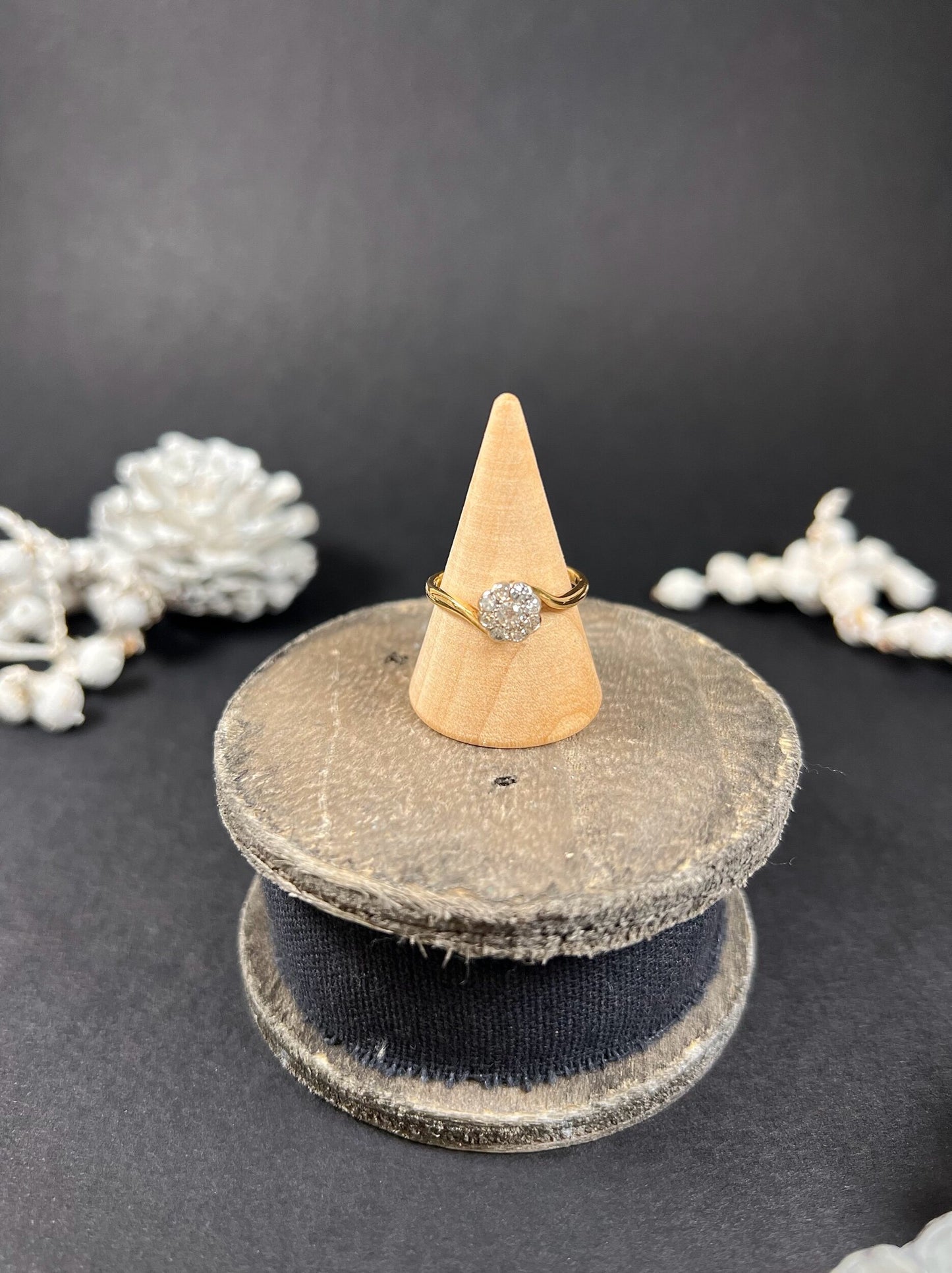 Antique 18ct Gold & Platinum Stamped, Edwardian Diamond Daisy Ring