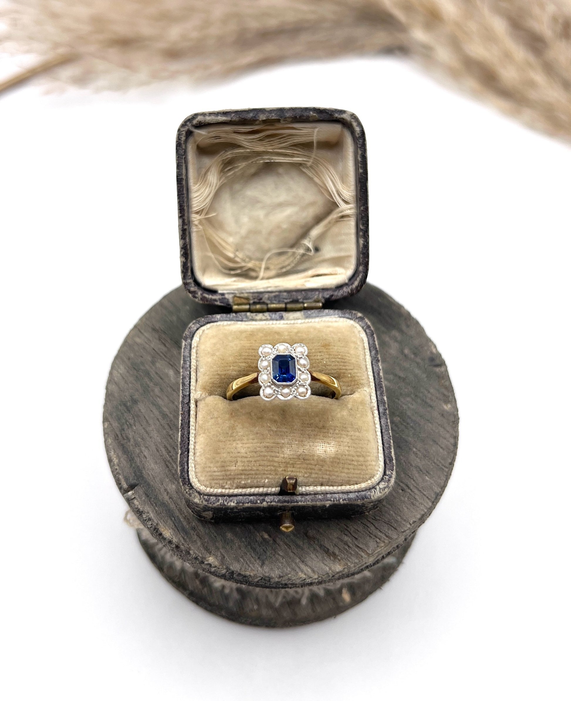 A sapphire and pearl cluster ring in yellow gold and platinum, in an antique ring box