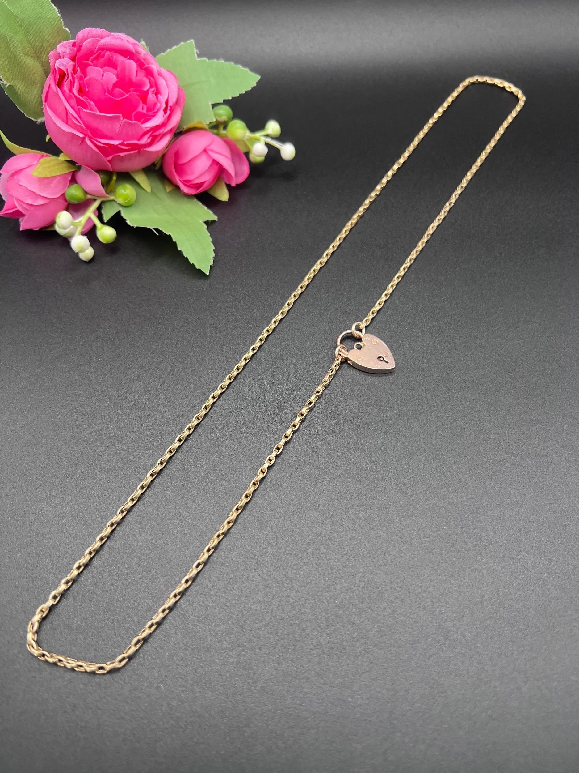Victorian 9 Carat Yellow Gold Rolo Link Chain with Vintage Heart Padlock Clasp