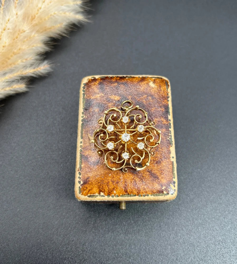 Antique Edwardian Diamond Snowflake Brooch/Pendant In 18 Carat Yellow Gold