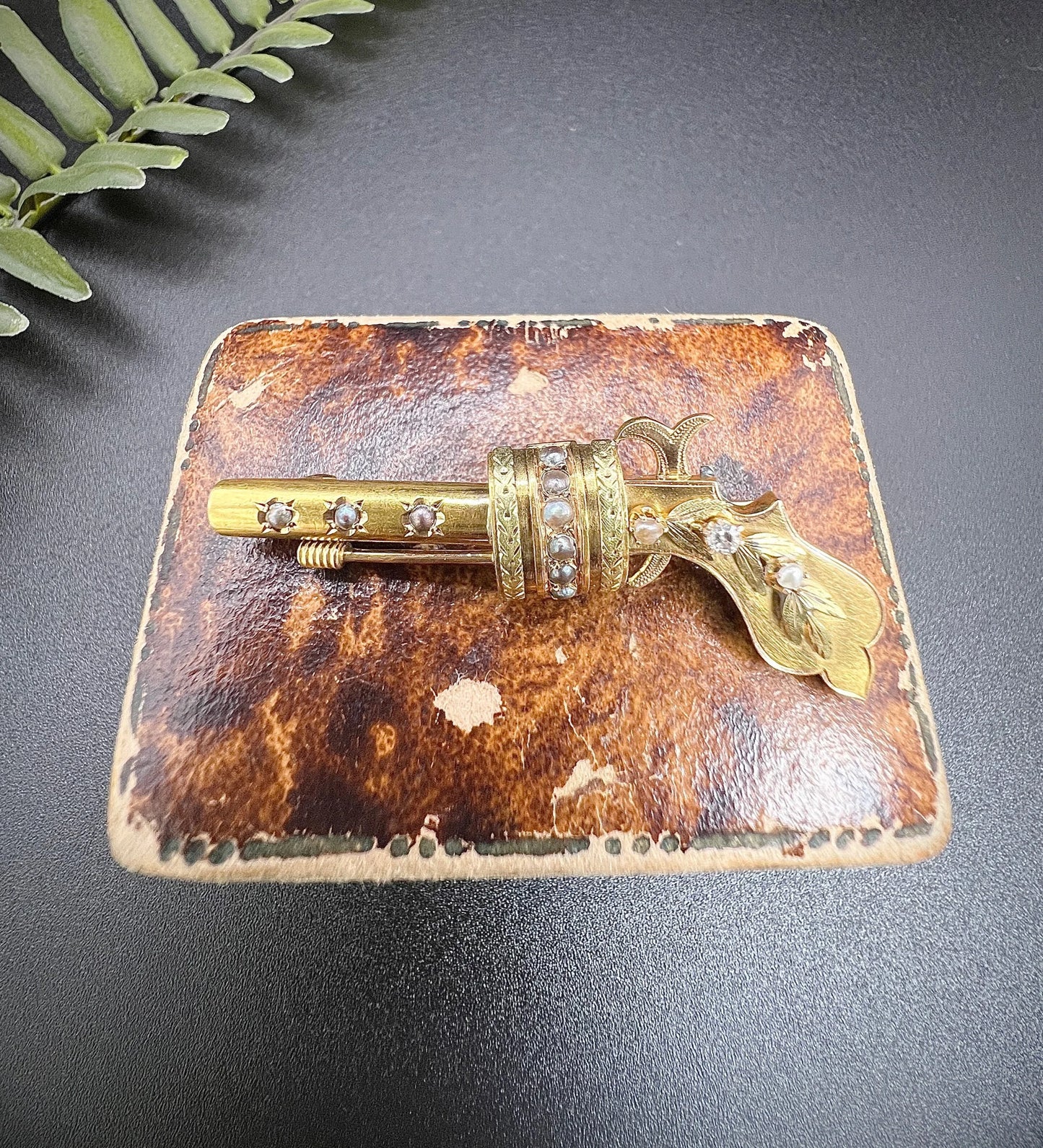 A yellow gold novelty gun brooch with diamonds and seed pearls