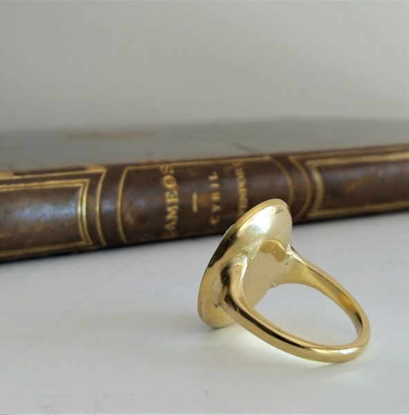 Antique Hardstone Medusa Cameo Ring; mid 19th century carved agate Medusa head cameo, in later Roman style 18ct gold ring mount.