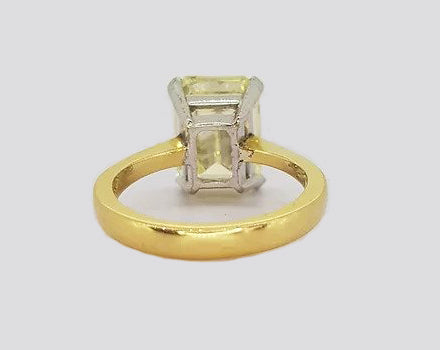 Emerald Cut Diamond Solitaire Engagement Ring, 4.00 carats, in 18ct gold. 