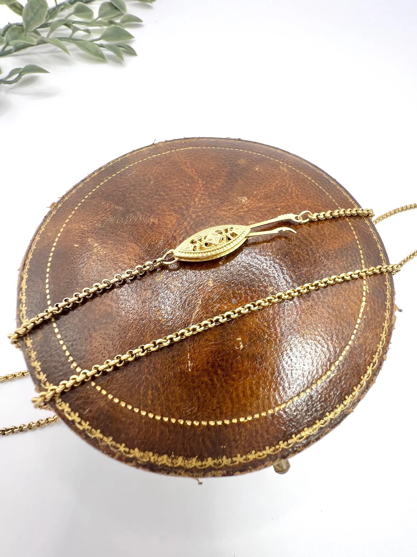 Antique 18 ct Gold, 1920's 23 Inch Fancy Oval & Round Link Belcher Chain With Filigree Clasp