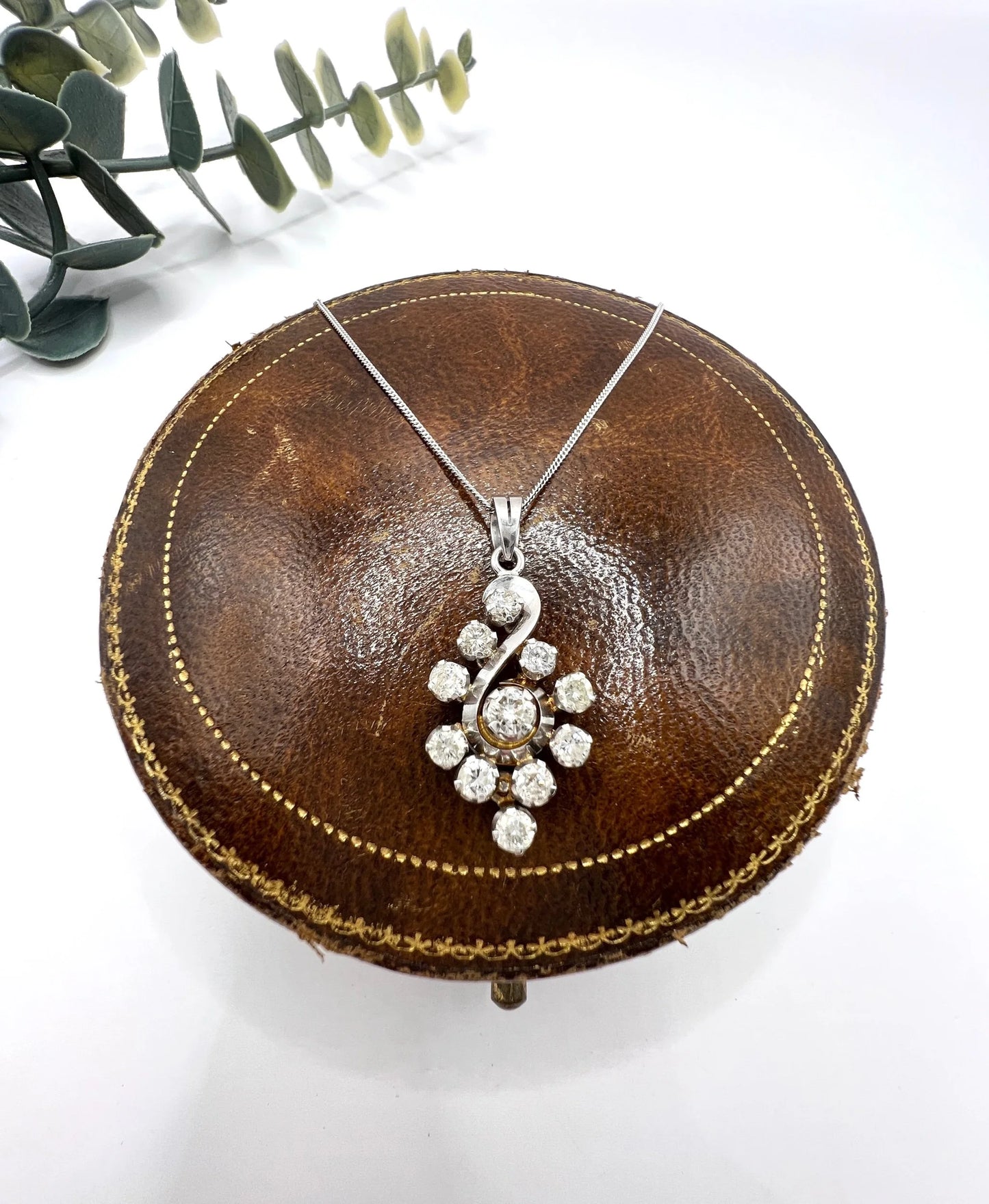 Vintage 18 ct white gold diamond pendant necklace