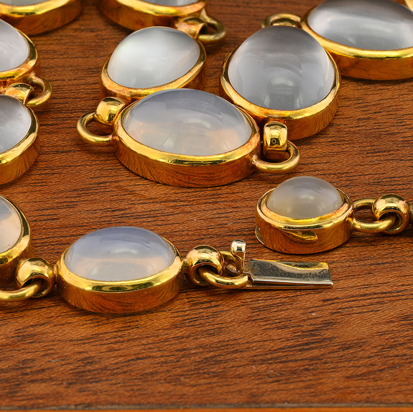 Vintage 1940s Retro 132ct Natural Moonstone Collar Riviere Necklace in 18ct Yellow Gold