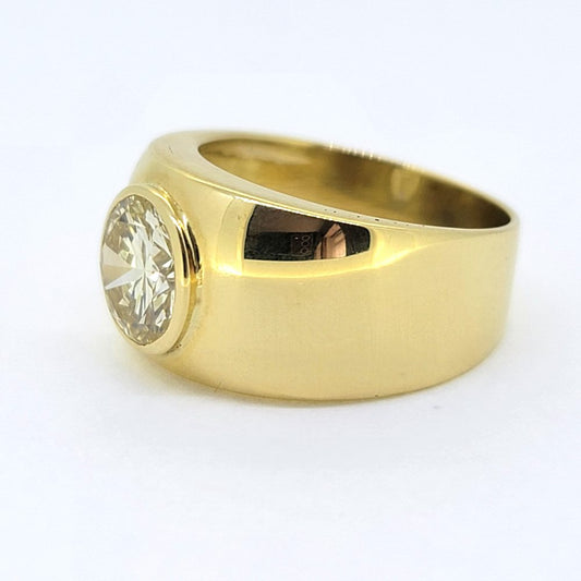 2.80ct Yellow Diamond Solitaire Gold Band Ring, wide 18ct yellow gold band ring with a central bezel set 2.80 carat diamond