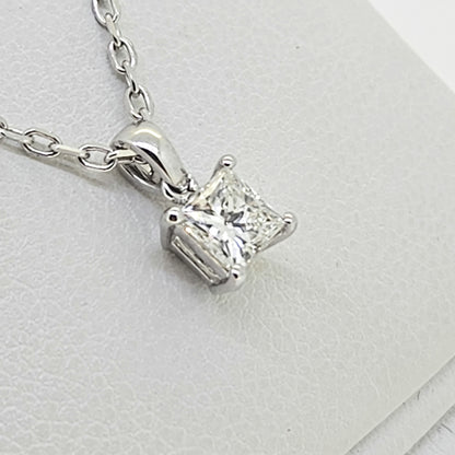 Princess Cut Diamond and Chain D.52 18ct